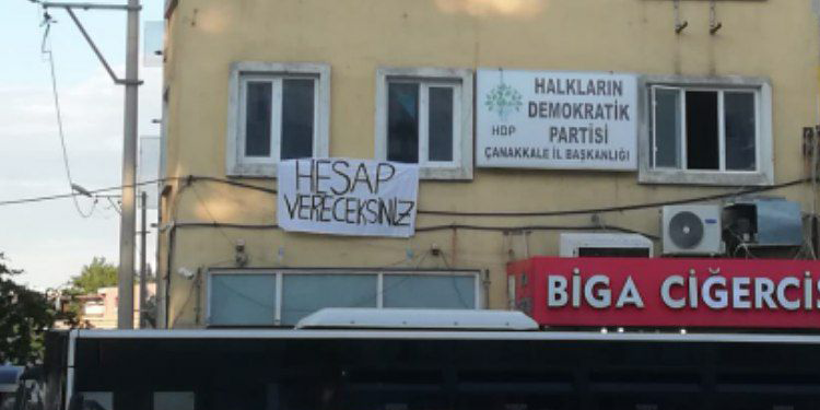 Deniz Poyraz pankartı ‘kin ve nefret suçu’ sayıldı Deniz Poyraz pankartı ‘kin ve nefret suçu’ sayıldı