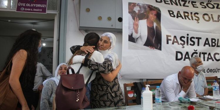 İHD ve ÖHD avukatlarından Poyraz ailesine taziye ziyareti İHD ve ÖHD avukatlarından Poyraz ailesine taziye ziyareti