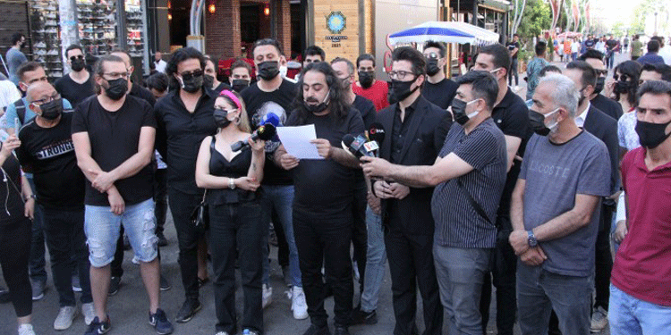 Diyarbakır’da sahne sanatçılarından eylem Diyarbakır’da sahne sanatçılarından eylem