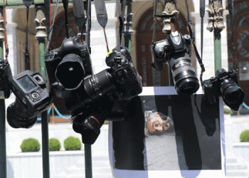 Gazetecilerden şiddet protestosu