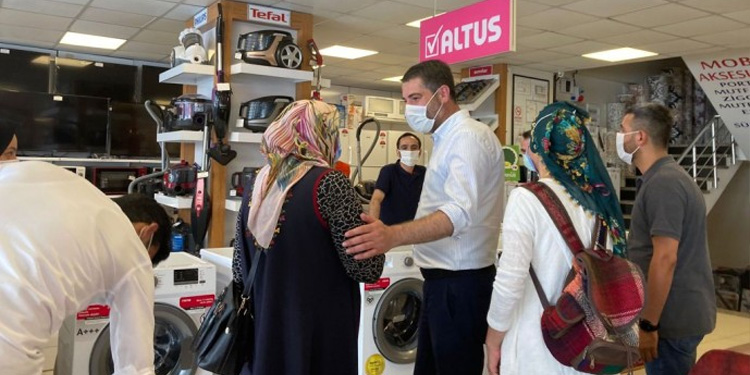 Polis ablukasına ragmen HDP’liler esnafla buluştu Polis ablukasına ragmen HDP’liler esnafla buluştu