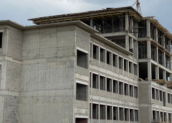 İnşaat iskelesinin çökmesi sonucu iki işçi hayatını kaybetti