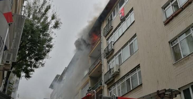 Kadıköy’de çıkan yangında bir kişi öldü