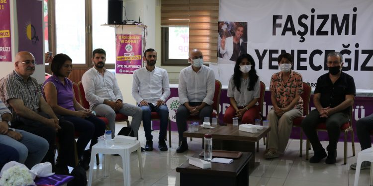 HDP İzmir İl Örgütü’ne ziyaretler sürüyor HDP İzmir İl Örgütü’ne ziyaretler sürüyor
