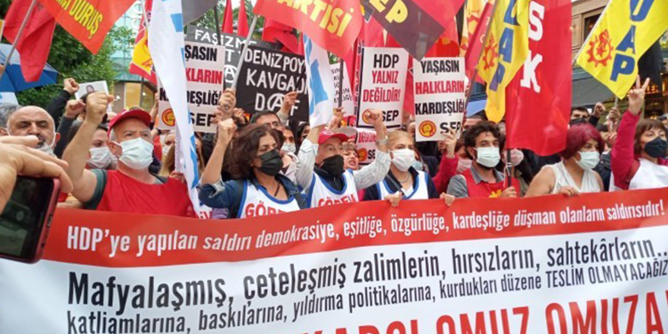 Kadıköy’de binler Deniz Poyraz için alanlardaydı Kadıköy’de binler Deniz Poyraz için alanlardaydı