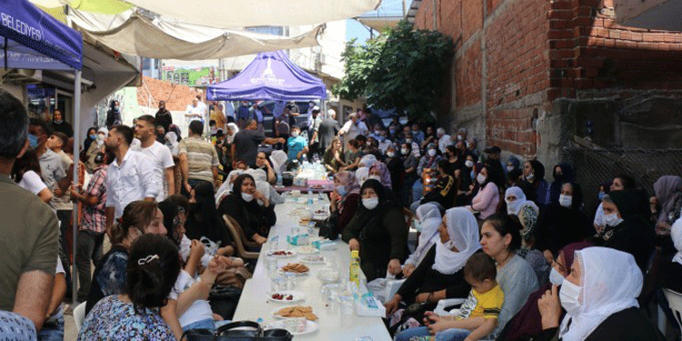 “Kürt analarının duruşu zulüm kalelerini yıkacaktır” “Kürt analarının duruşu zulüm kalelerini yıkacaktır”