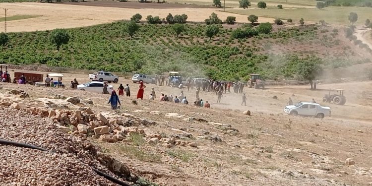 Trafolar söküldü, çiftçi darp edildi