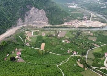 ‘Yol çalışması tarım arazilerine zarar veriyor’