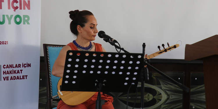 Sanatçı Ayfer Düztaş: Değerlerimize sahip çıkmalıyız Sanatçı Ayfer Düztaş: Değerlerimize sahip çıkmalıyız