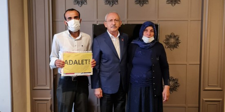 Şenyaşar ailesiyle görüşen Kılıçdaroğlu: Adalet sağlanmalı Şenyaşar ailesiyle görüşen Kılıçdaroğlu: Adalet sağlanmalı