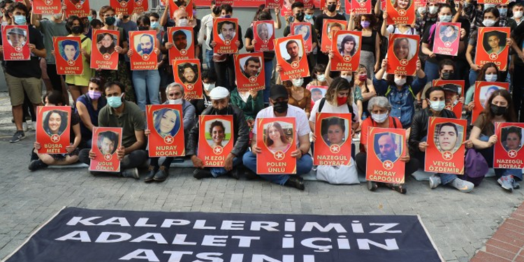 Suruç Aileleri İnisiyatifi: 33 Düş Yolcusunu katledenler ile Poyraz’ı katledenler aynı Suruç Aileleri İnisiyatifi: 33 Düş Yolcusunu katledenler ile Poyraz’ı katledenler aynı