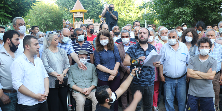 Tozkoparan Mahallesi sakinleri yıkıma karşı nöbetini sürdürüyor Tozkoparan Mahallesi sakinleri yıkıma karşı nöbetini sürdürüyor