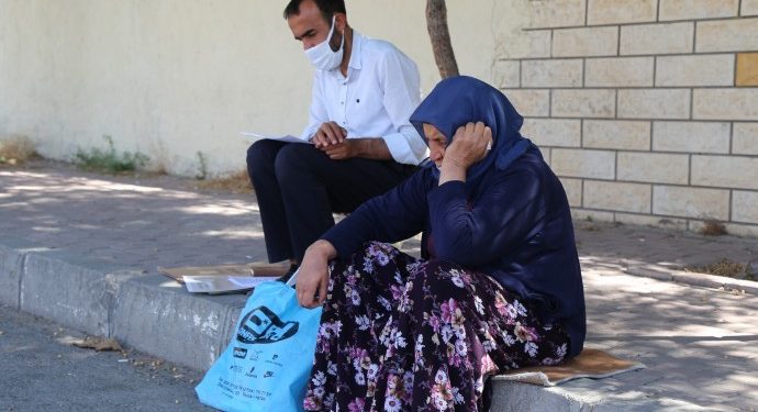 Şenyaşar ailesinin ‘adalet’ nöbeti 112’nci gününde Şenyaşar ailesinin ‘adalet’ nöbeti 112’nci gününde