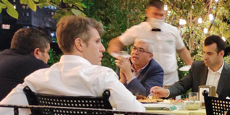 Yargıtay üyesi Nemli ile Sezgin Baran Korkmaz aynı masada Yargıtay üyesi Nemli ile Sezgin Baran Korkmaz aynı masada