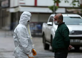 ‘Aşılamayı hızlandırmazsak Ağustos-Eylül gibi bir pik ile karşı karşıya kalabiliriz’