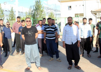 Çiftçiler DEDAŞ’ı protesto etti: 100 bin kazanıyoruz 250 bin fatura geliyor