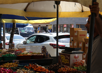 Halk geçim derdinden bayramı unuttu