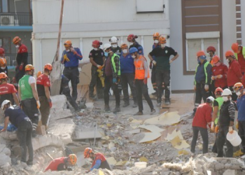 Depremzedeler kitlesel eyleme hazırlanıyor