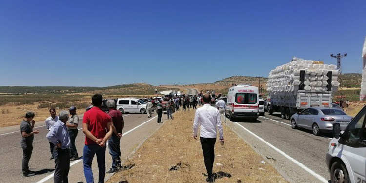 Diyarbakırlı tütüncüler yol kesti Diyarbakırlı tütüncüler yol kesti