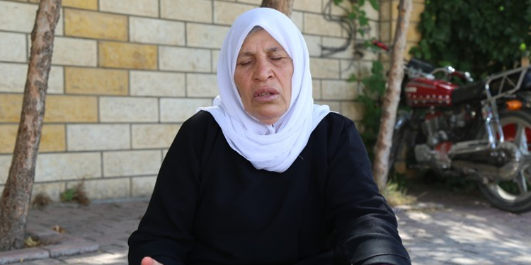Emine Şenyaşar: Ailemi toprağa gömdüler Emine Şenyaşar: Ailemi toprağa gömdüler