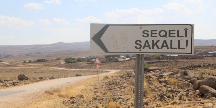 Bin kişinin AKP’ye geçtiği ileri sürülen köyde yol, su, kanalizasyon yok