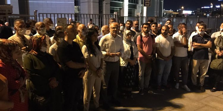 DİK ve DİAY-DER üyesi 9 kişi ‘Kürtçe hutbe’ okuduğu için tutuklandı DİK ve DİAY-DER üyesi 9 kişi ‘Kürtçe hutbe’ okuduğu için tutuklandı