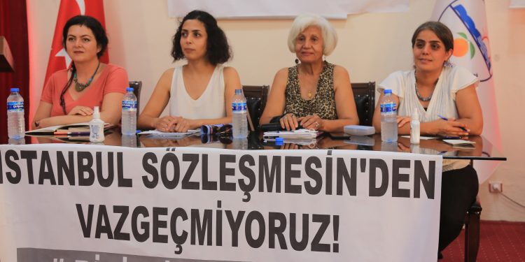 ‘Evvel Temmuz Festivali’ kadın konulu panel ile başladı