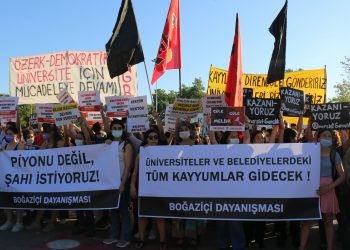 Üniversite öğrencilerinden kayyım protestosu