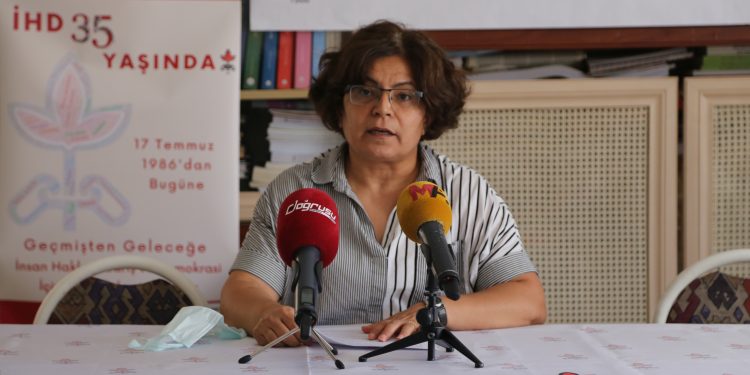 70 yaşındaki hasta tutuklu mide kanaması geçirdi 70 yaşındaki hasta tutuklu mide kanaması geçirdi