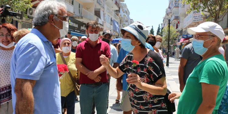 Sancar, Kuşadası esnafını ziyaret etti Sancar, Kuşadası esnafını ziyaret etti