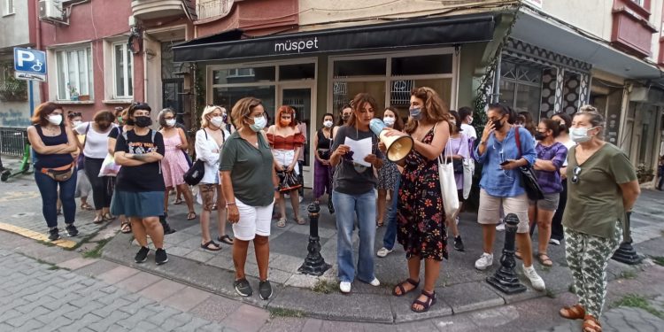 Kadınlar tacizci erkeği teşhir etti