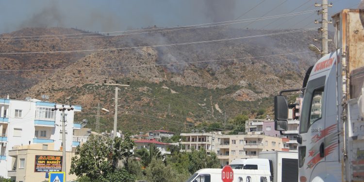 Yangınlardan kaynaklı 4 ilde onlarca köy boşaltıldı Yangınlardan kaynaklı 4 ilde onlarca köy boşaltıldı