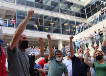 İş bırakan bin 500 temizlik işçisi greve başladı