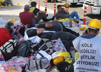Baretlerini yastık yapan işçiler: Mücadeleye devam