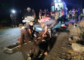 Mültecileri taşıyan minibüs devrildi: 12 ölü, 20 yaralı