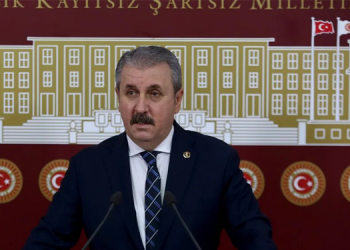 Destici, Rumları hedef aldı