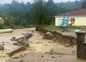 Sağanak yağış Düzce ve Sakarya’da sele neden oldu