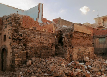 Sur’da tarihi yapılar yıkılıyor