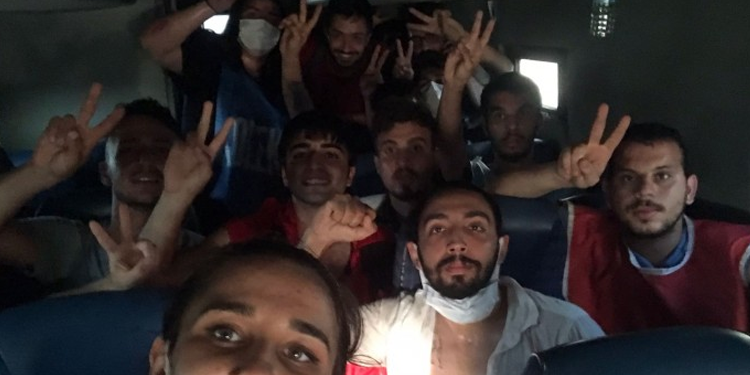 Suruç anmasında gözaltına alınan 19 genç serbest bırakıldı Suruç anmasında gözaltına alınan 19 genç serbest bırakıldı