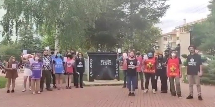 Suruç bildirisi dağıtan gençler gözaltına alındı Suruç bildirisi dağıtan gençler gözaltına alındı