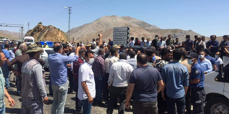 Bakan yardımcısından tütün üreticilerine hakaret Bakan yardımcısından tütün üreticilerine hakaret