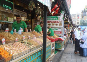 Bayram öncesi Eminönü esnafı dertli