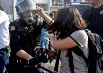 “Bu yıl 44 kadın gazeteci kolluğun saldırısına uğradı”
