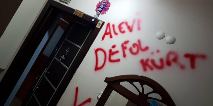 HDP’li Öztürk’ün duvarına ırkçı yazılama HDP’li Öztürk’ün duvarına ırkçı yazılama