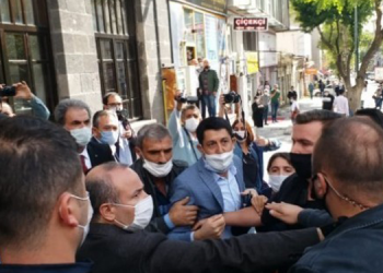 Kürtçe slogan suç sayıldı