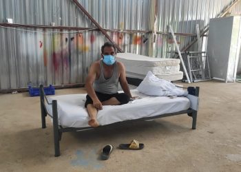 Koronavirüse yakalanan otel işçileri depoda tutuluyor