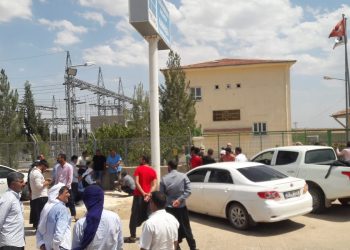 Çiftçiler elektrik kesintilerine karşı TEİAŞ’ı bastı