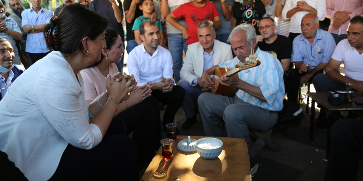 Urfa’da Buldan’a sazlı sözlü karşılama Urfa’da Buldan’a sazlı sözlü karşılama