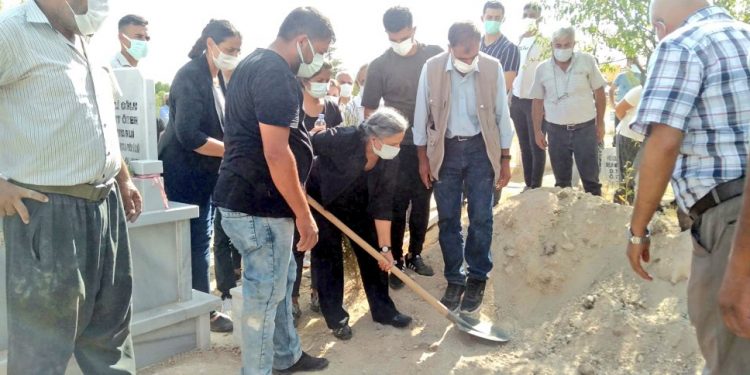 Kışanak’ın babası Özer defnedildi Kışanak’ın babası Özer defnedildi