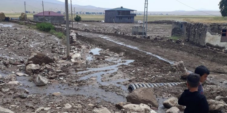 DSİ’nin kanalı sele neden oldu